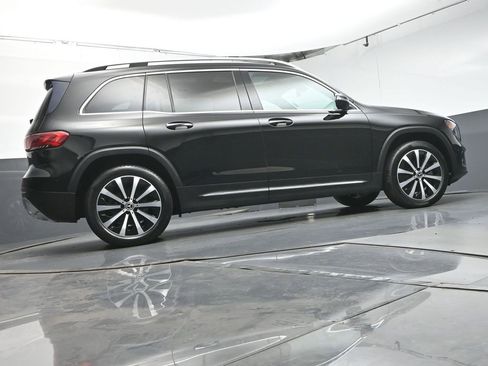 Used 2020 Mercedes-Benz GLB 250 w/ Premium Package image 16