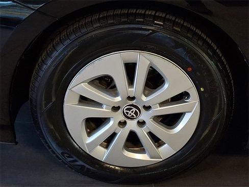 Used 2017 Toyota Prius Two w/ Carpet Mat Package image 7