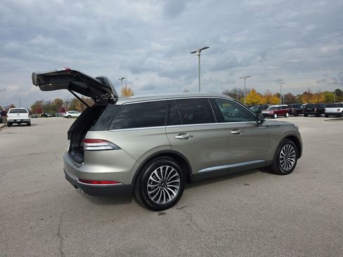 Used 2023 Lincoln Aviator Reserve w/ Equipment Group 201A image 16
