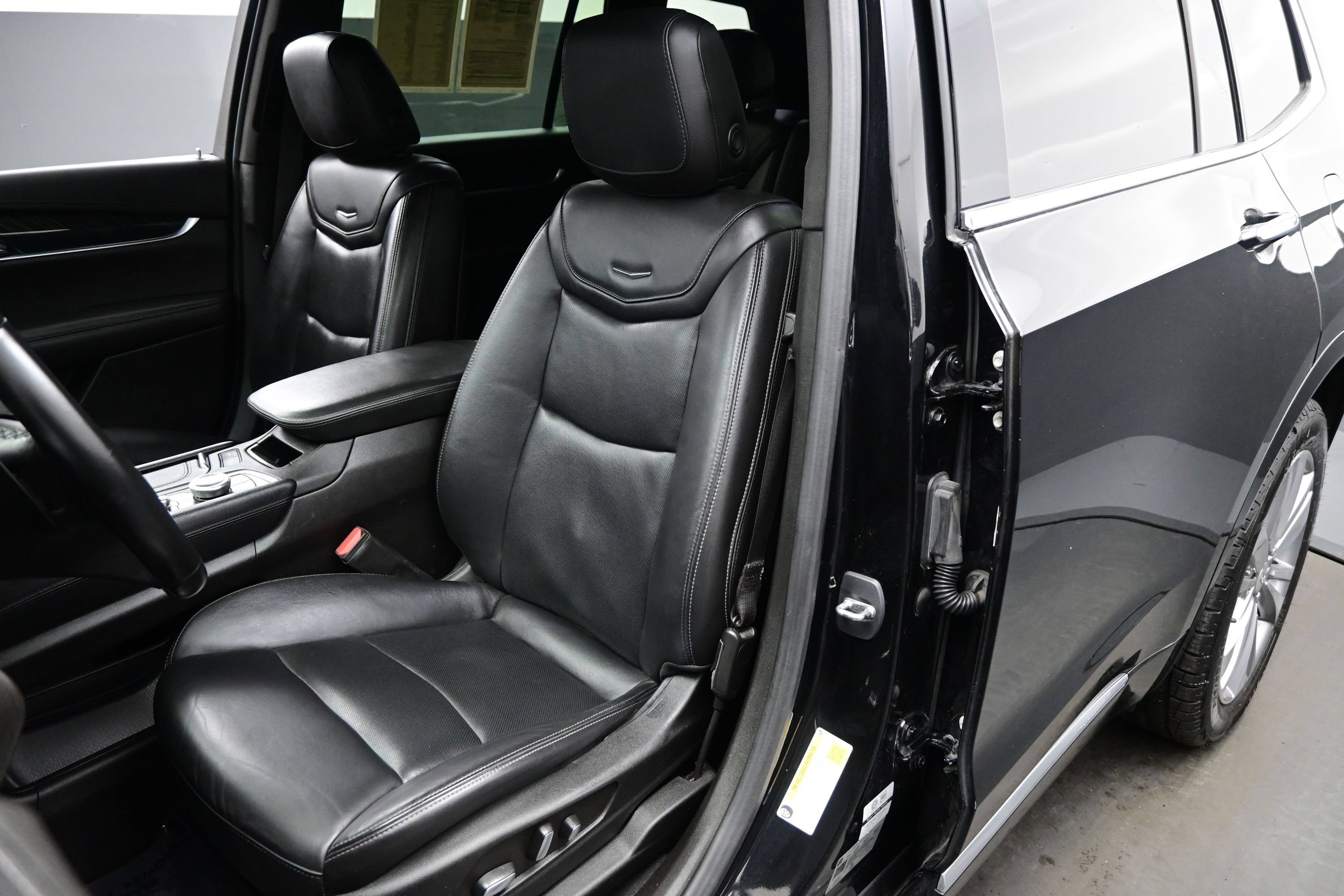 Used 2023 Cadillac XT6 Premium Luxury FWD image 11