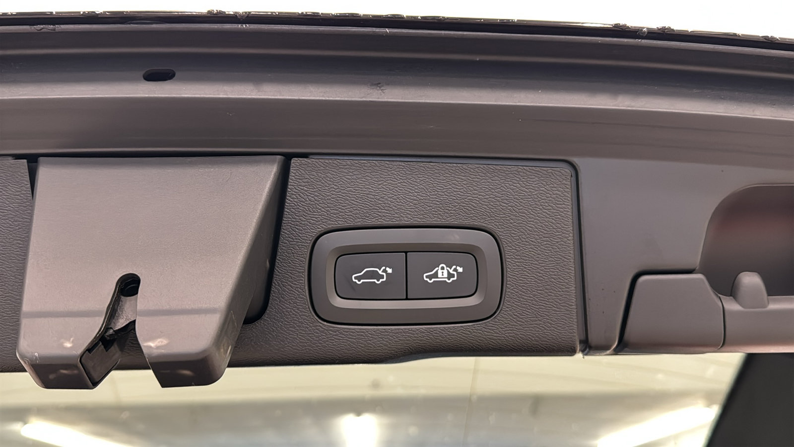 Used 2024 Volvo XC60 T8 Ultimate AWD/4WD image 30