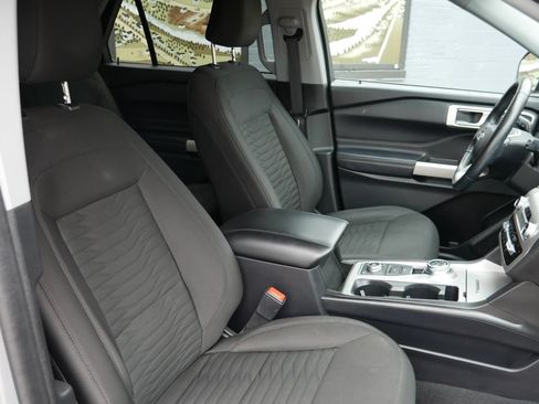 Used 2021 Ford Explorer XLT AWD/4WD image 8