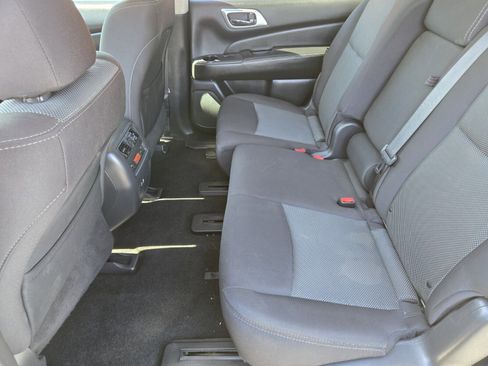 Used 2019 Nissan Pathfinder SV image 8