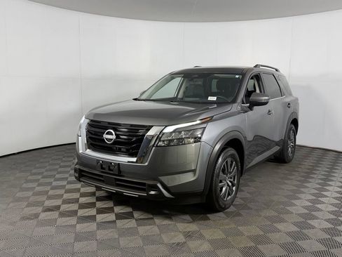 Used 2025 Nissan Pathfinder SV FWD image 3