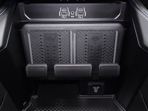 Used 2025 RAM 2500 Laramie AWD/4WD image 19