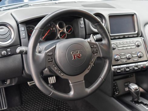 Used 2014 Nissan GT-R Premium image 13