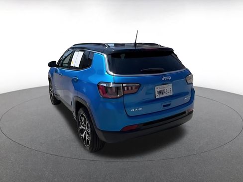 Used 2025 Jeep Compass Limited image 11