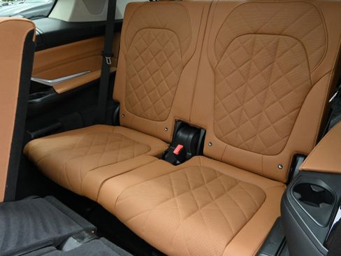 Certified 2024 BMW X7 xDrive40i w/ Executive Package AWD/4WD image 14