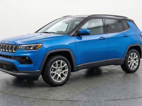 Used 2025 Jeep Compass Limited image 3