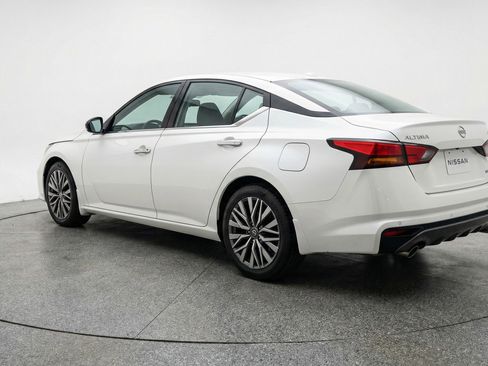 Used 2025 Nissan Altima 2.5 SV image 6