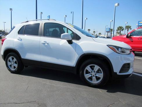 Certified 2022 Chevrolet Trax LT w/ LT Convenience Package image 4