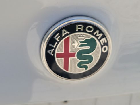 Used 2023 Alfa Romeo Giulia Veloce RWD image 8