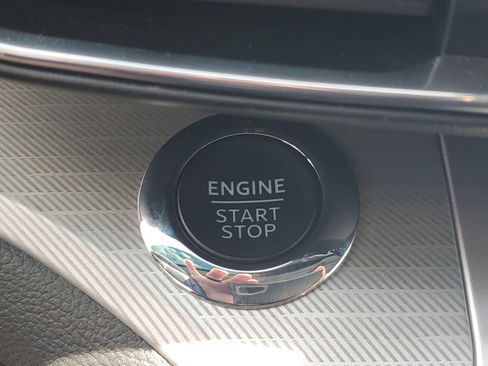 Certified 2022 Ford Explorer XLT w/ Equipment Group 202A RWD image 28