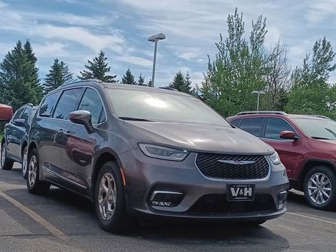 Used 2021 Chrysler Pacifica Limited w/ Premium & Safety Sphere Group AWD/4WD image 1