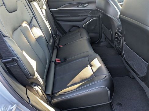 New 2025 Jeep Grand Cherokee Overland image 31