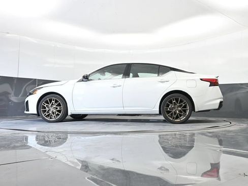 Used 2025 Nissan Altima 2.5 SR w/ SR Premium Package AWD/4WD image 60