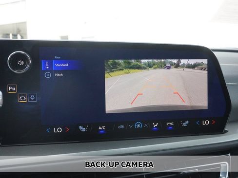 Used 2025 Chevrolet Traverse LT AWD/4WD image 7