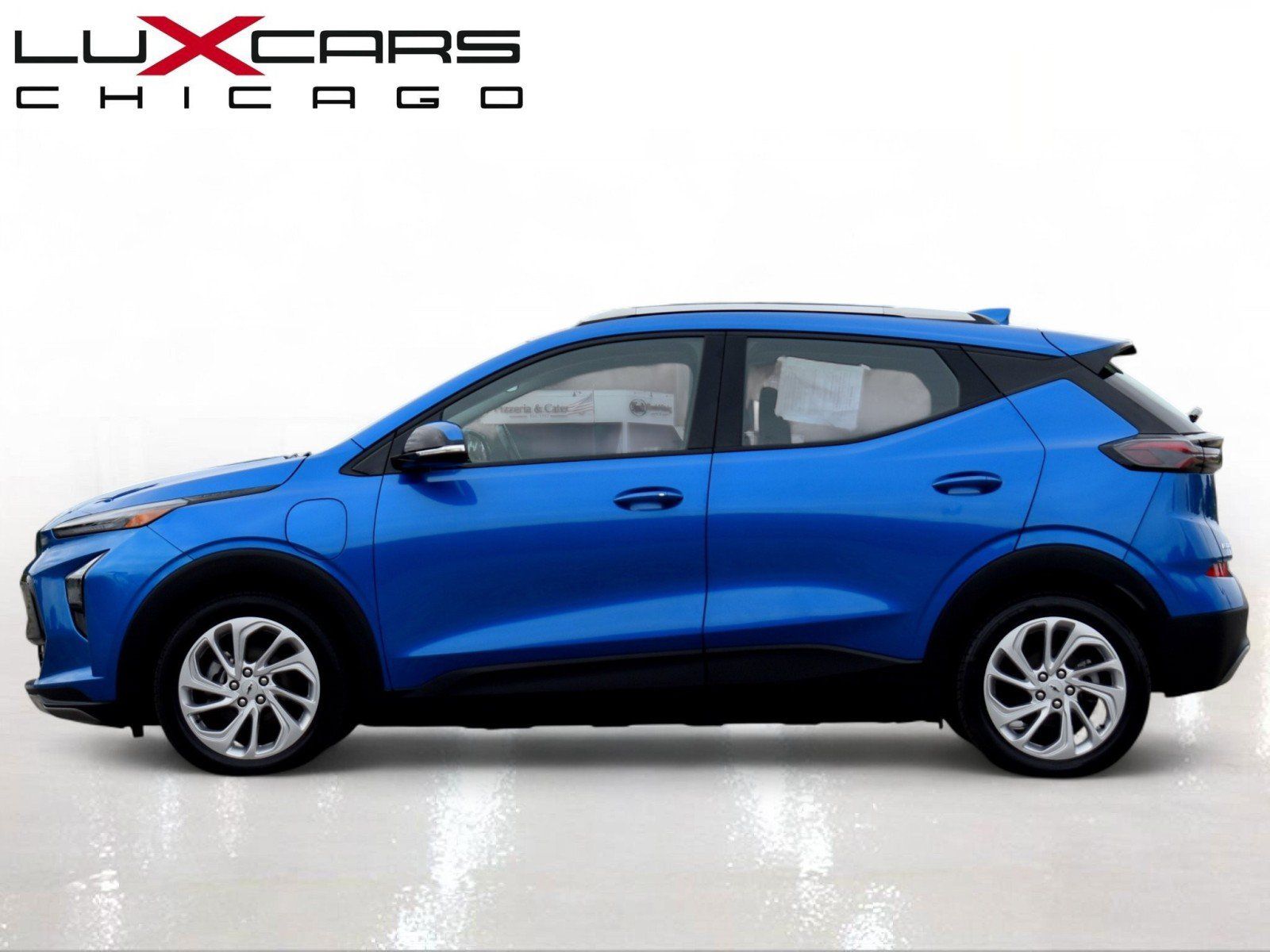 Used 2022 Chevrolet Bolt EUV LT w/ Comfort Package FWD image 4