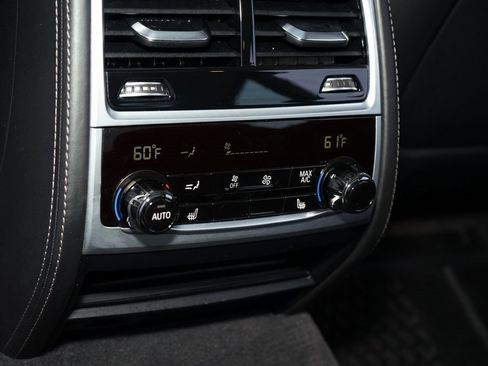 Used 2021 BMW 740i xDrive w/ Premium Package image 21