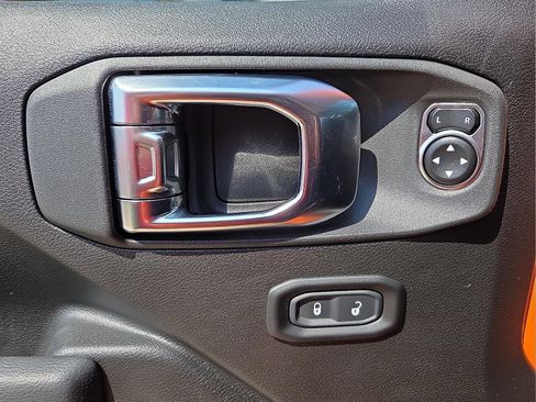 New 2025 Jeep Gladiator Mojave w/ Steel Bumper Group AWD/4WD image 13