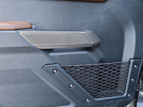 Used 2023 Ford Bronco Outer Banks image 16