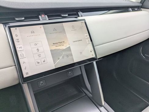 Used 2025 Land Rover Discovery Sport S image 11