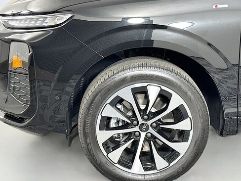 New 2026 Audi Q3 quattro 2.0T AWD/4WD image 11
