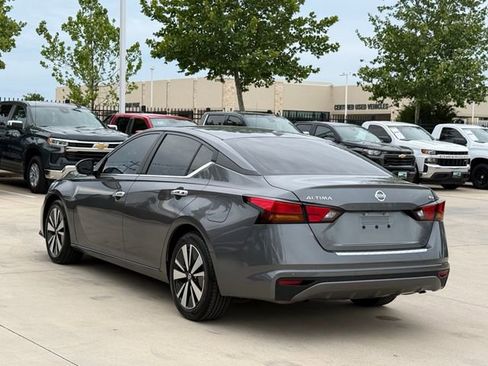 Used 2022 Nissan Altima 2.5 SV FWD image 6