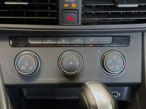 Used 2019 Volkswagen Jetta S image 10