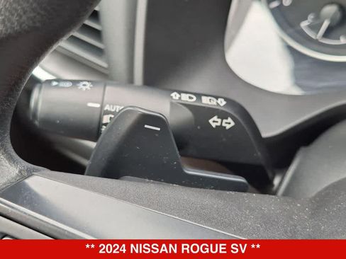 Used 2024 Nissan Rogue SV FWD image 26