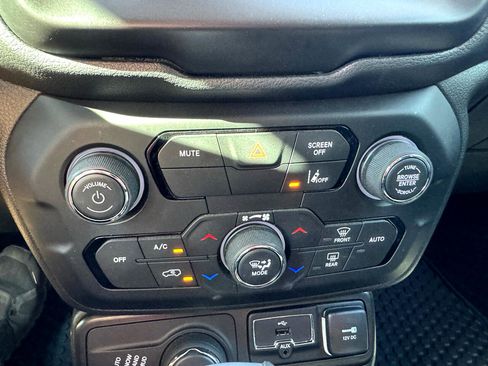 Used 2022 Jeep Renegade Latitude image 21