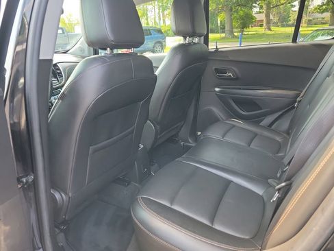 Used 2020 Chevrolet Trax Premier FWD image 16