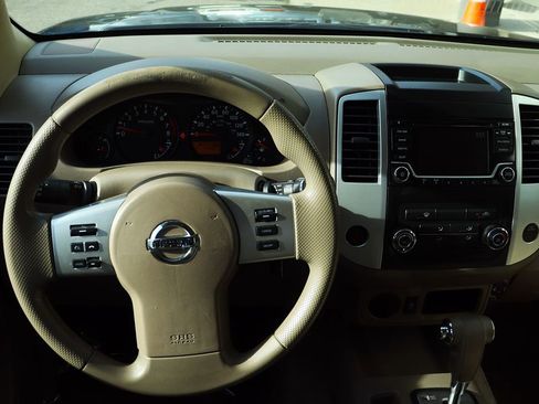 Used 2018 Nissan Frontier SV image 34