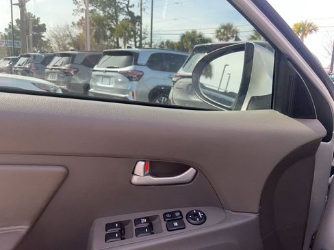 Used 2016 Kia Sportage LX w/ LX Popular Package image 8