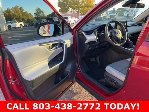 Used 2022 Toyota RAV4 XLE image 4