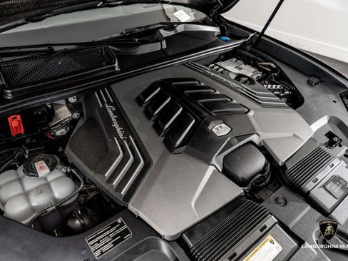 Used 2024 Lamborghini Urus S image 5