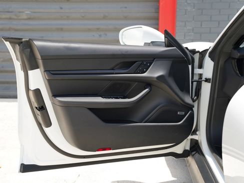 Used 2022 Porsche Taycan 4S AWD/4WD image 19