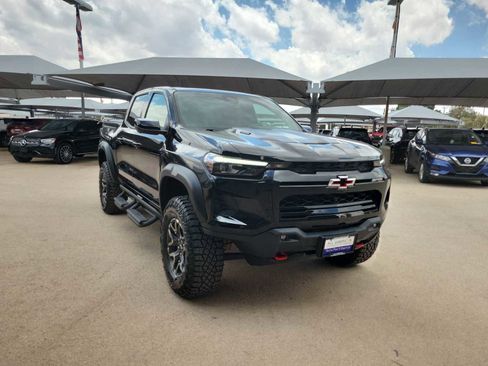 Used 2026 Chevrolet Colorado ZR2 w/ Technology Package AWD/4WD image 2