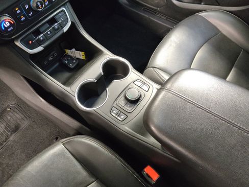 Used 2022 GMC Terrain SLT AWD/4WD image 26