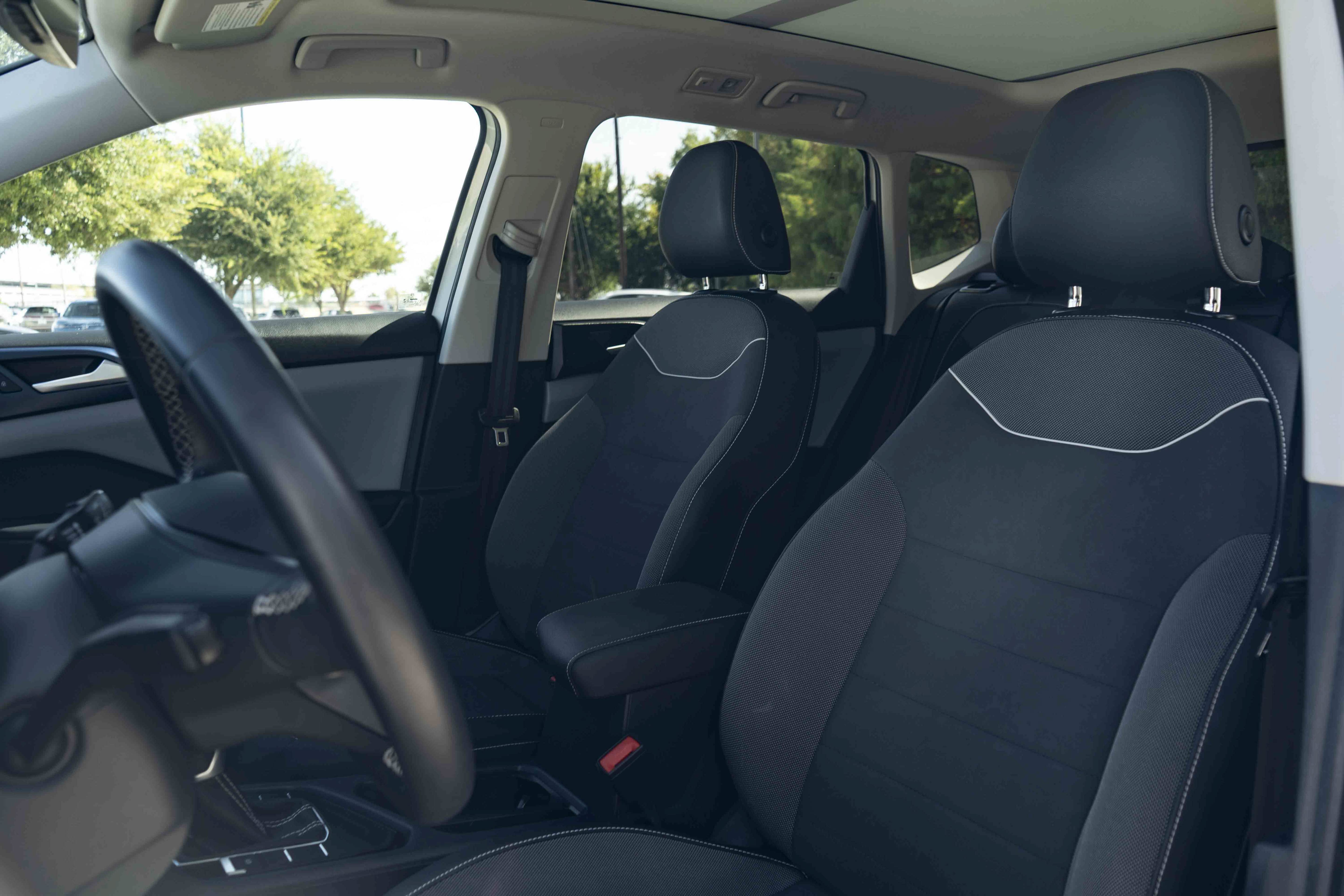 Certified 2023 Volkswagen Taos SE w/ Panoramic Sunroof Package FWD image 16