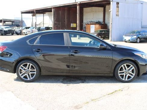 Used 2019 Kia Forte S w/ S Premium Package image 3