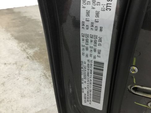 Used 2019 Jeep Cherokee Latitude Plus AWD/4WD image 6