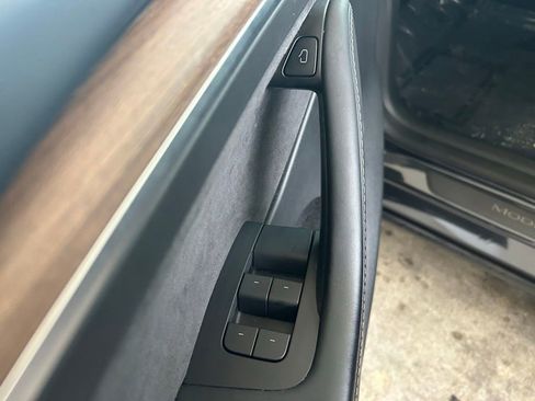 Used 2024 Tesla Model Y 2WD image 35