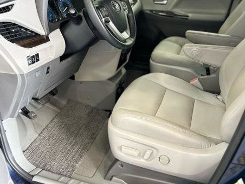 Used 2020 Toyota Sienna XLE w/ XLE Navigation Package image 26
