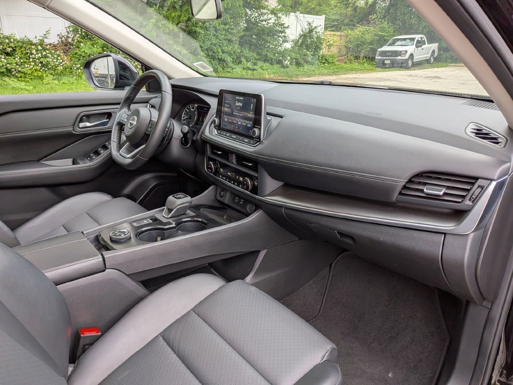Used 2024 Nissan Rogue SV w/ SV Premium Package AWD/4WD image 27