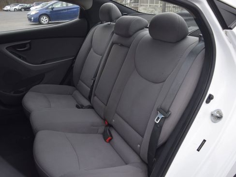 Used 2016 Hyundai Elantra SE image 7