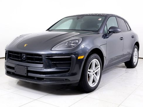 Certified 2025 Porsche Macan image 1