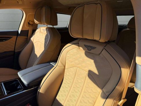 Used 2025 Bentley Flying Spur Plug-In Hybrid image 39