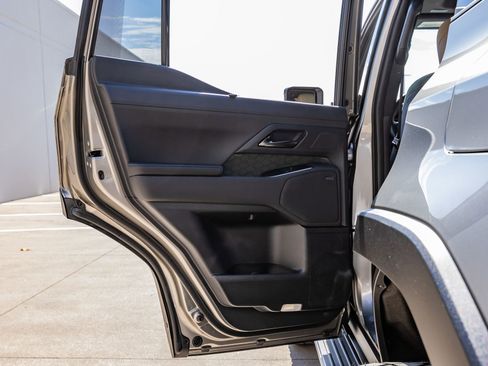 Used 2025 Lexus GX 550 image 38