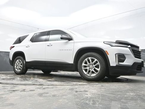 Used 2023 Chevrolet Traverse LS image 32